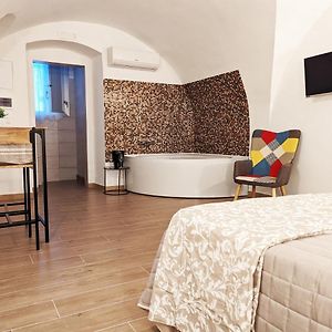 Dama Suite Love & Private Jacuzzi